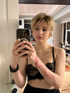 Eseniya escort in London